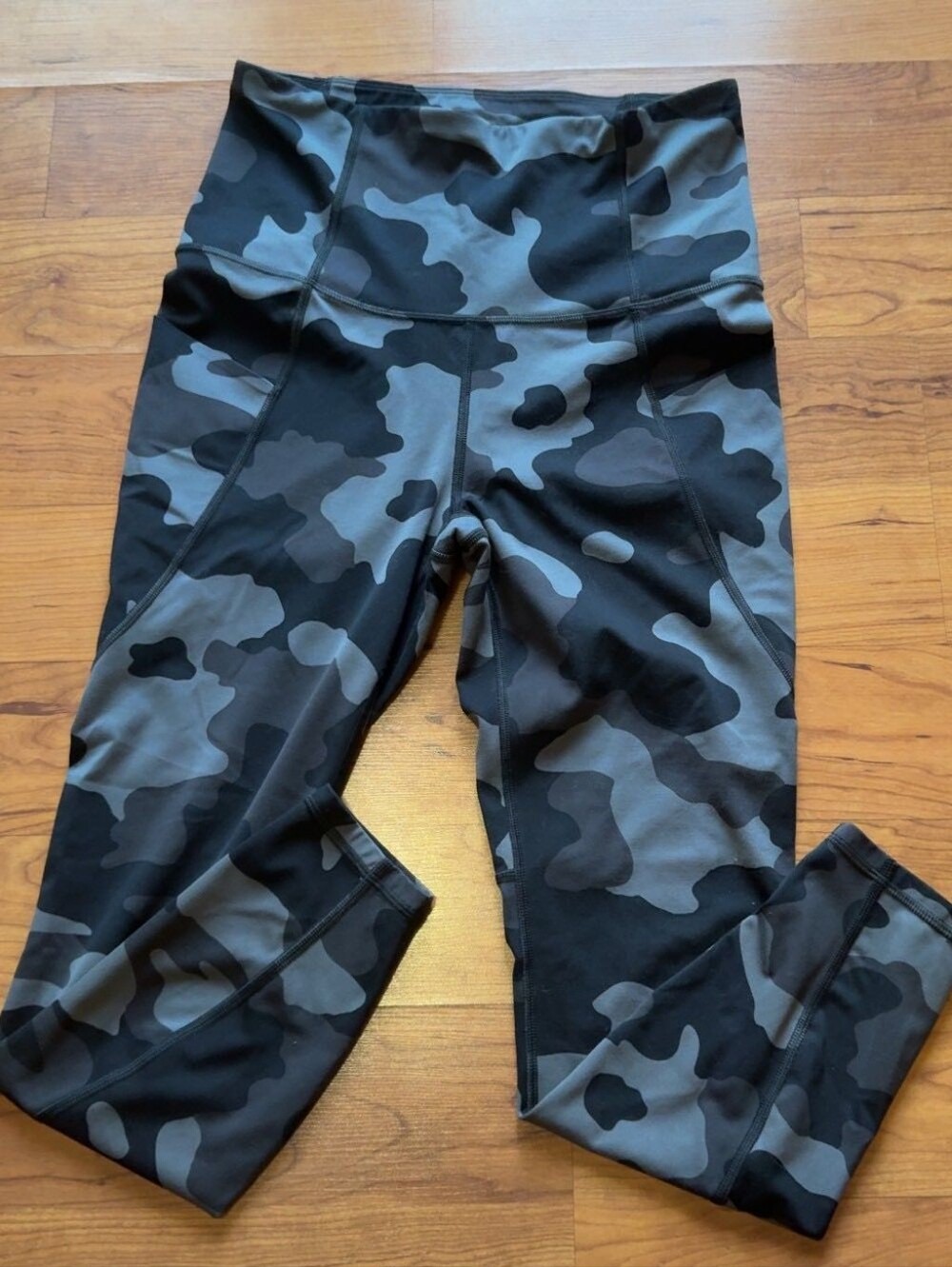 Black and Dark Gray Camo Leggings Sz L
